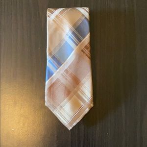 Sean John Tan, Plaid Necktie